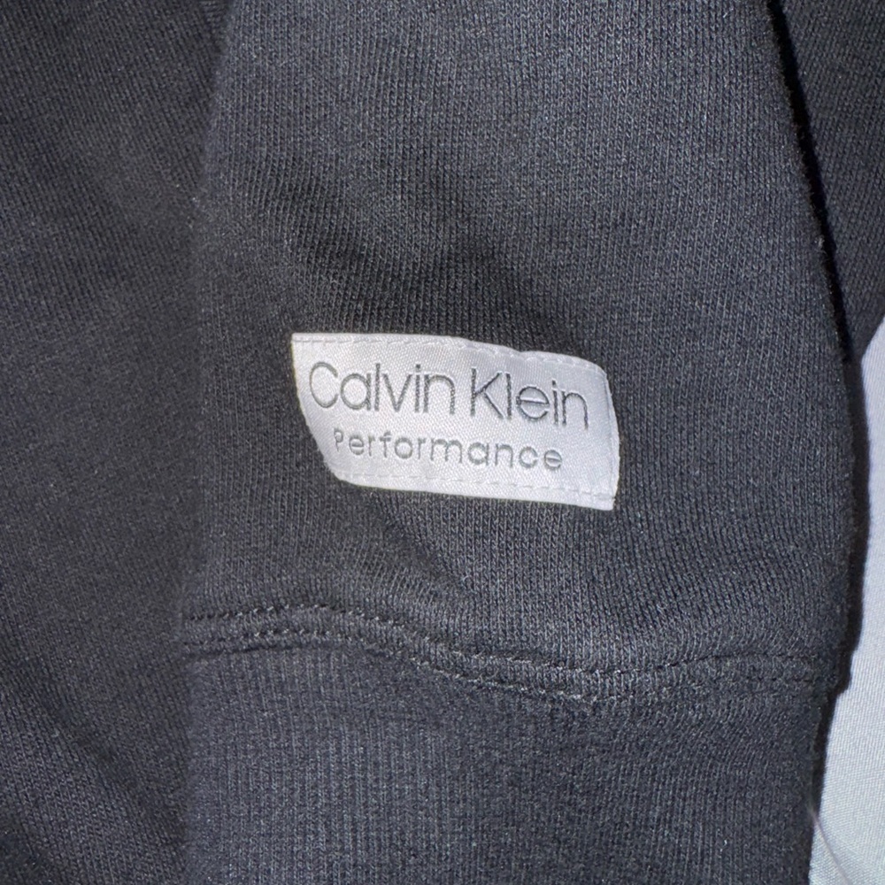 🔥 4 for $20 DEAL Calvin Klein Performance Black Cropped Hoodie – Graphic Logo – - Picture 4 of 13